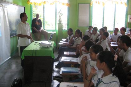 andreas och ptr lito undervisar purpose driven life pa high school